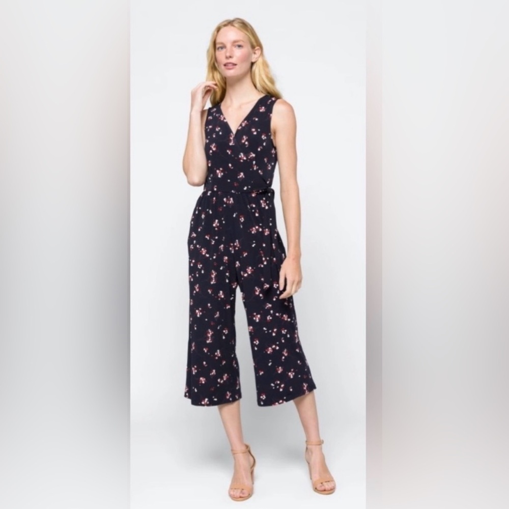 Kaileigh Navy Floral cropped Jumpsuit size S